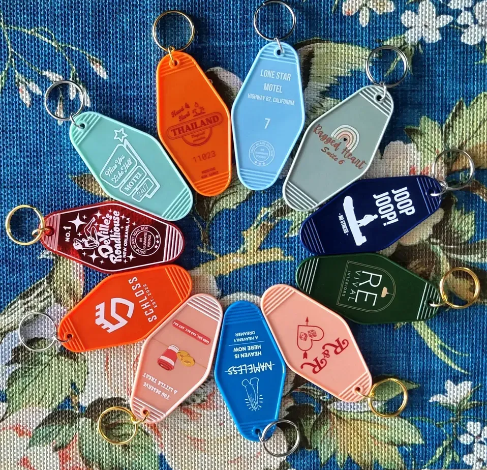 Custom Bulks Plastic Key Tags Branded Vintage Keychain for hotel room